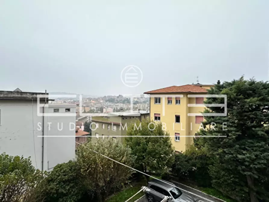 Immagine 10 di Appartamento in vendita  a Ancona