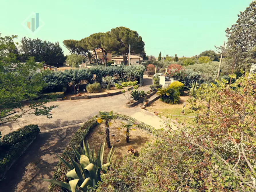 Immagine 11 di Villa in vendita  in via Salvatore Carnevale n.12 a Caltagirone