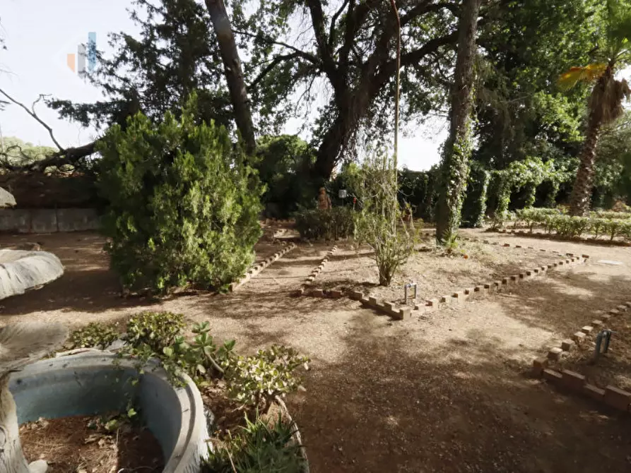 Immagine 25 di Villa in vendita  in via Salvatore Carnevale n.12 a Caltagirone