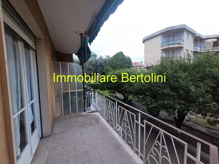 Immagine 1 di Appartamento in vendita  in Via Cesare Balbo a Bordighera