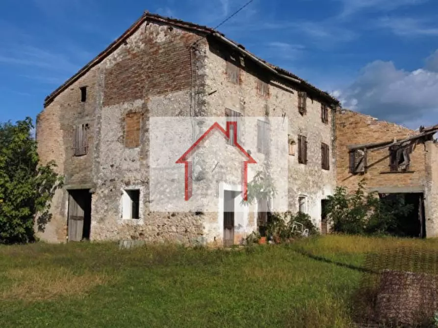 Immagine 1 di Rustico / casale in vendita  in Via Eligio Porcù a Volpago Del Montello