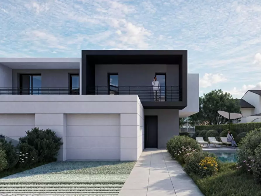 Immagine 1 di Casa trifamiliare in vendita  a Desenzano Del Garda