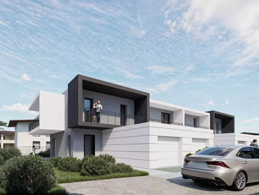 Immagine 2 di Casa trifamiliare in vendita  a Desenzano Del Garda