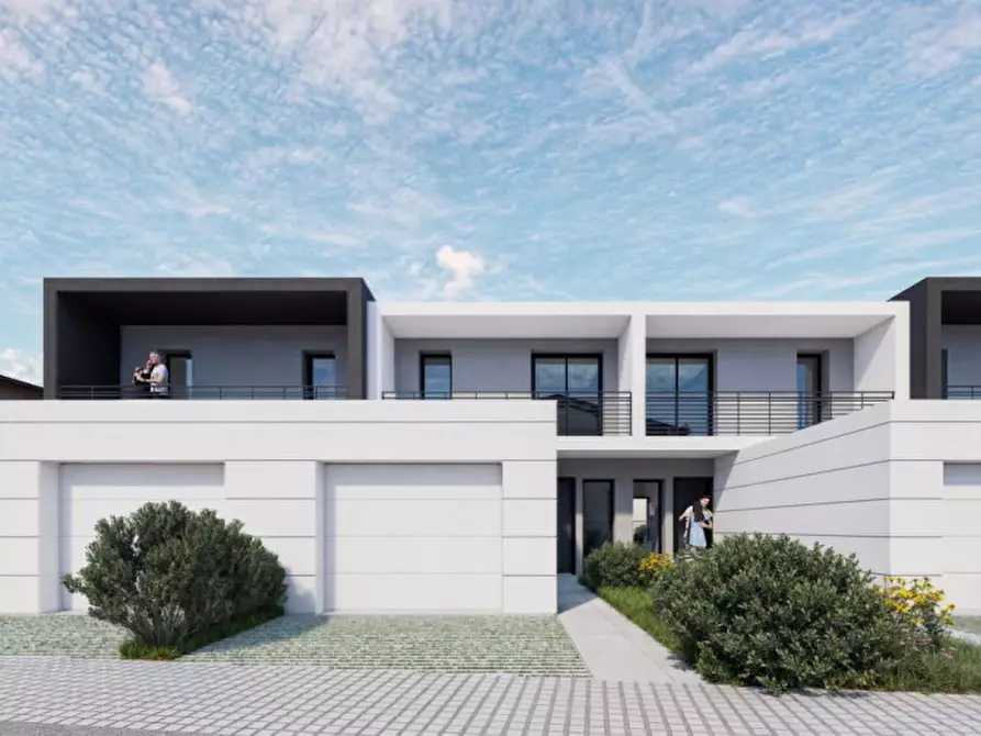 Immagine 6 di Casa trifamiliare in vendita  a Desenzano Del Garda