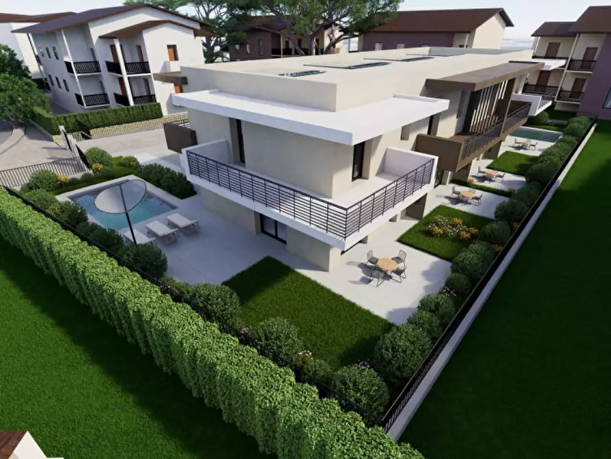 Immagine 10 di Casa trifamiliare in vendita  a Desenzano Del Garda