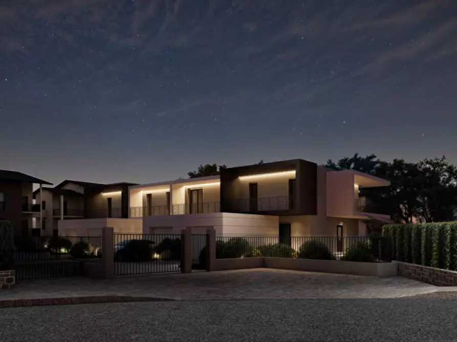 Immagine 13 di Casa trifamiliare in vendita  a Desenzano Del Garda