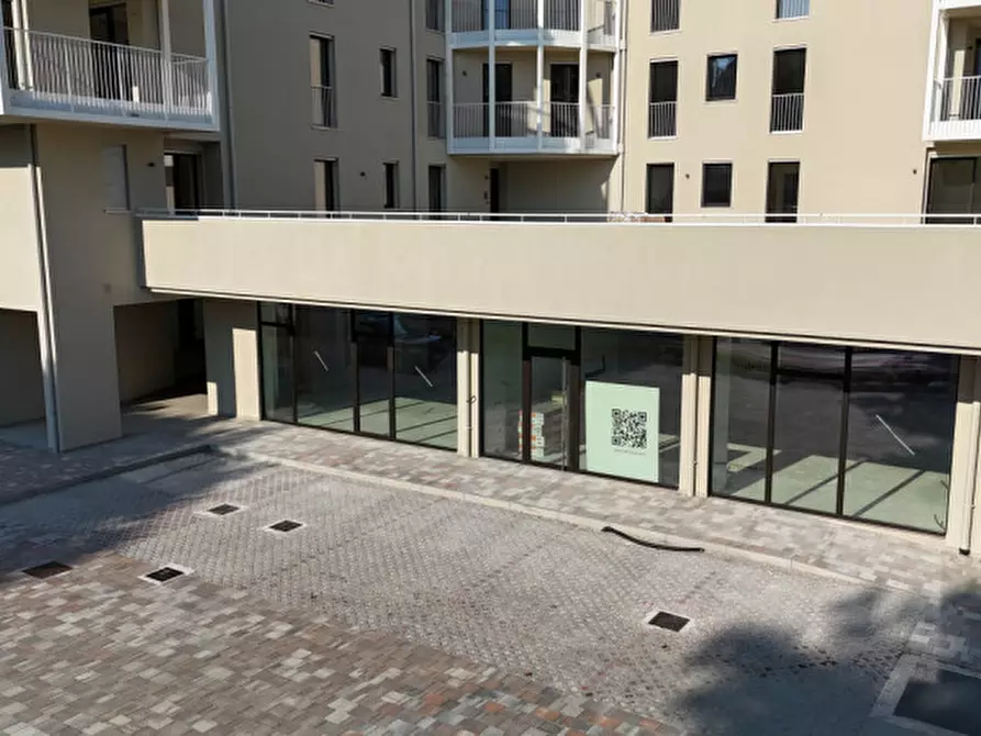 Immagine 1 di Negozio in vendita  in Via Cereria a Bassano Del Grappa