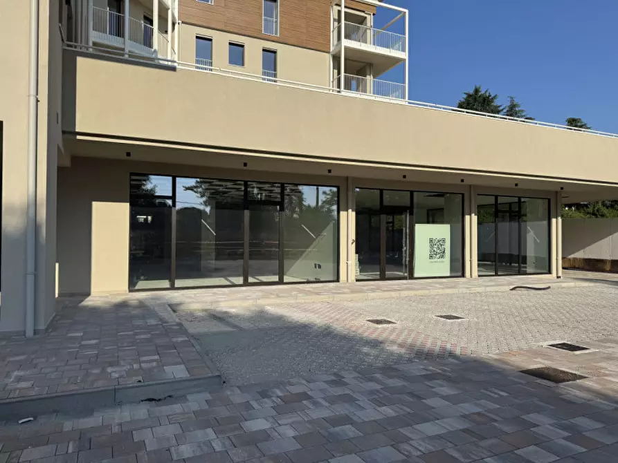 Immagine 2 di Negozio in vendita  in Via Cereria a Bassano Del Grappa