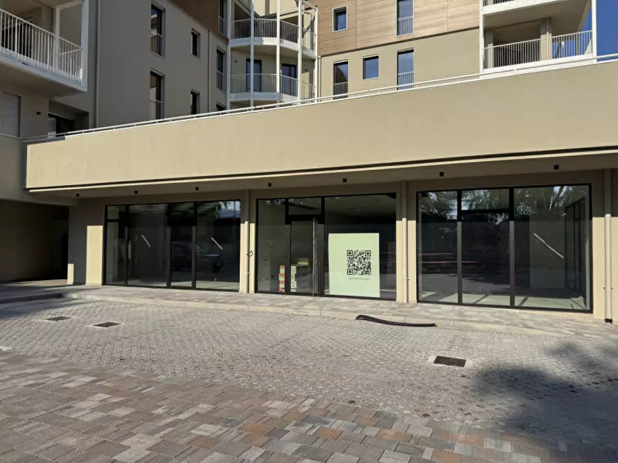 Immagine 3 di Negozio in vendita  in Via Cereria a Bassano Del Grappa