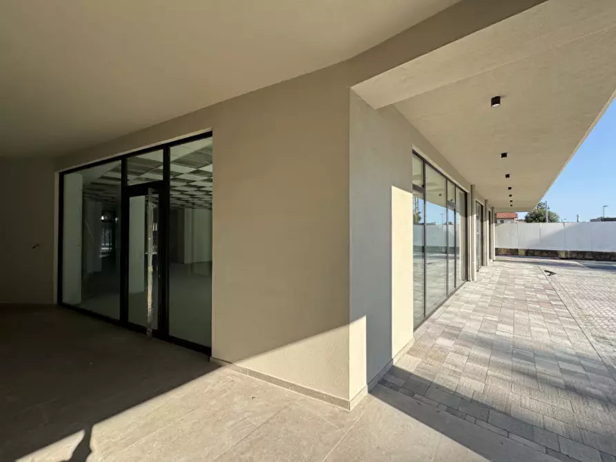 Immagine 5 di Negozio in vendita  in Via Cereria a Bassano Del Grappa