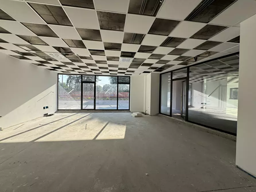 Immagine 7 di Negozio in vendita  in Via Cereria a Bassano Del Grappa