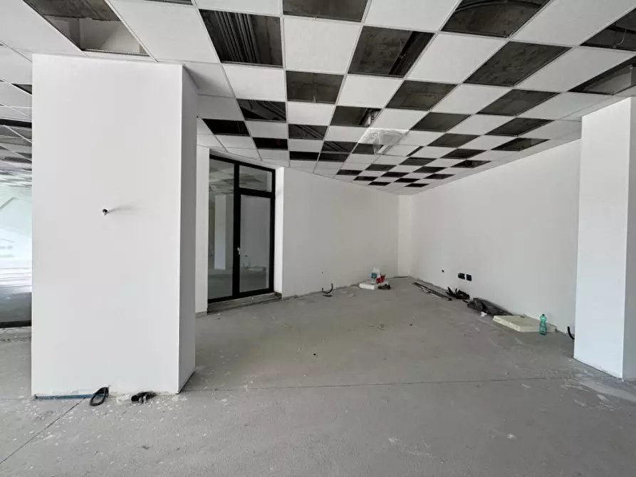 Immagine 8 di Negozio in vendita  in Via Cereria a Bassano Del Grappa