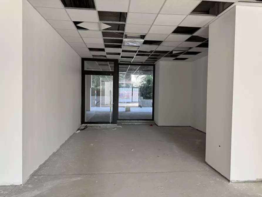 Immagine 9 di Negozio in vendita  in Via Cereria a Bassano Del Grappa