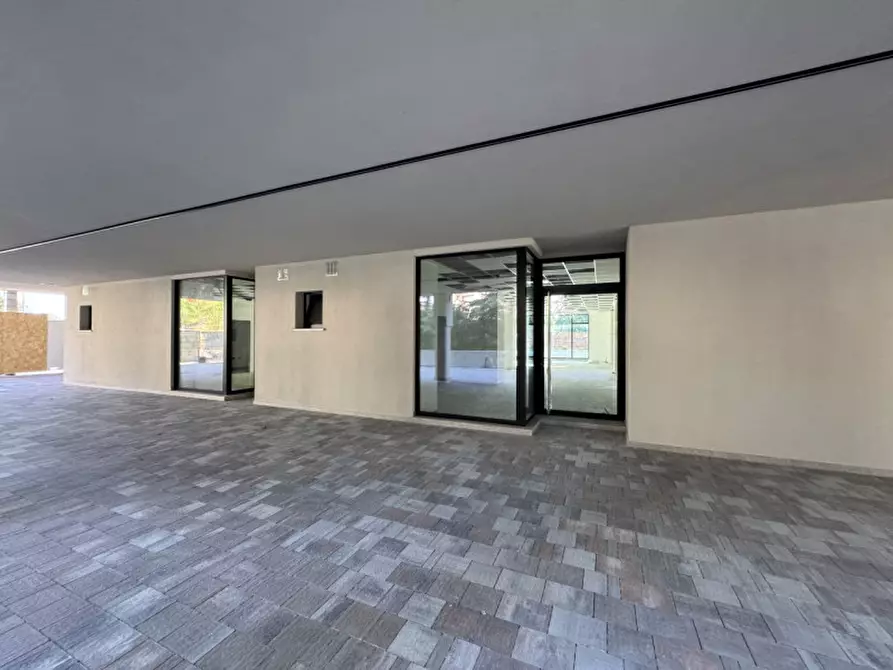 Immagine 13 di Negozio in vendita  in Via Cereria a Bassano Del Grappa