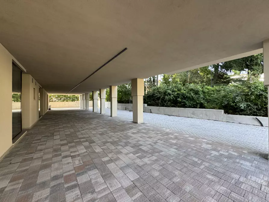Immagine 14 di Negozio in vendita  in Via Cereria a Bassano Del Grappa
