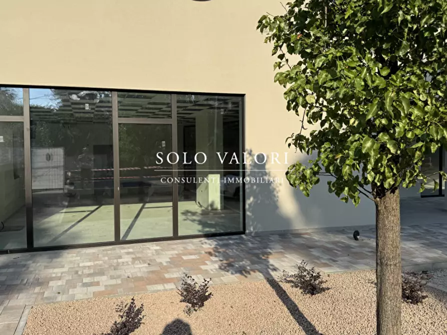 Immagine 1 di Negozio in vendita  in Via Cereria a Bassano Del Grappa