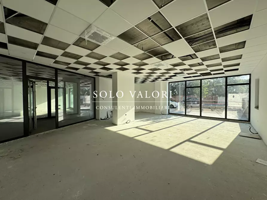 Immagine 2 di Negozio in vendita  in Via Cereria a Bassano Del Grappa