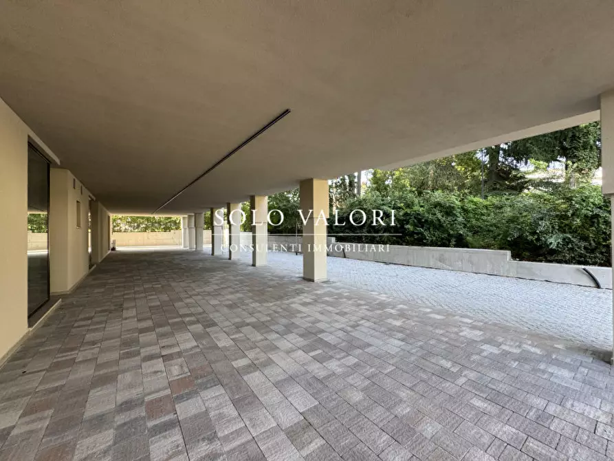 Immagine 8 di Negozio in vendita  in Via Cereria a Bassano Del Grappa