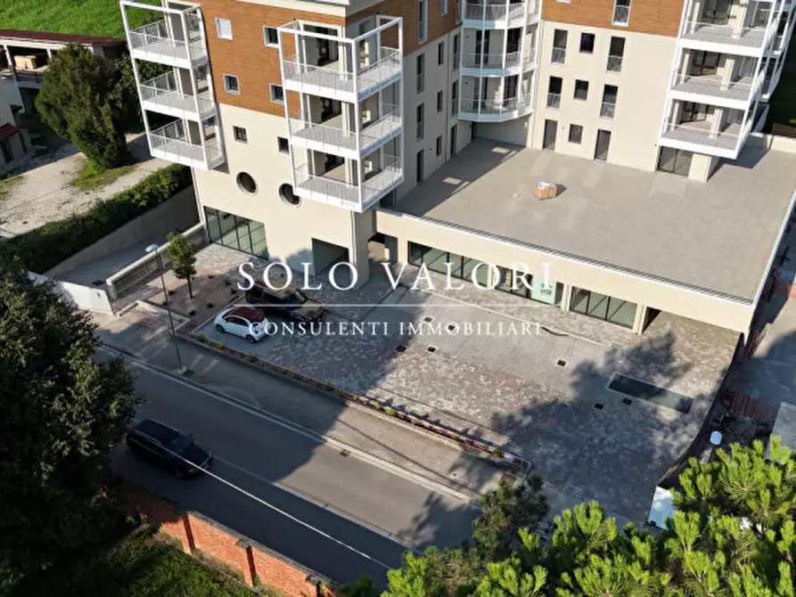 Immagine 9 di Negozio in vendita  in Via Cereria a Bassano Del Grappa