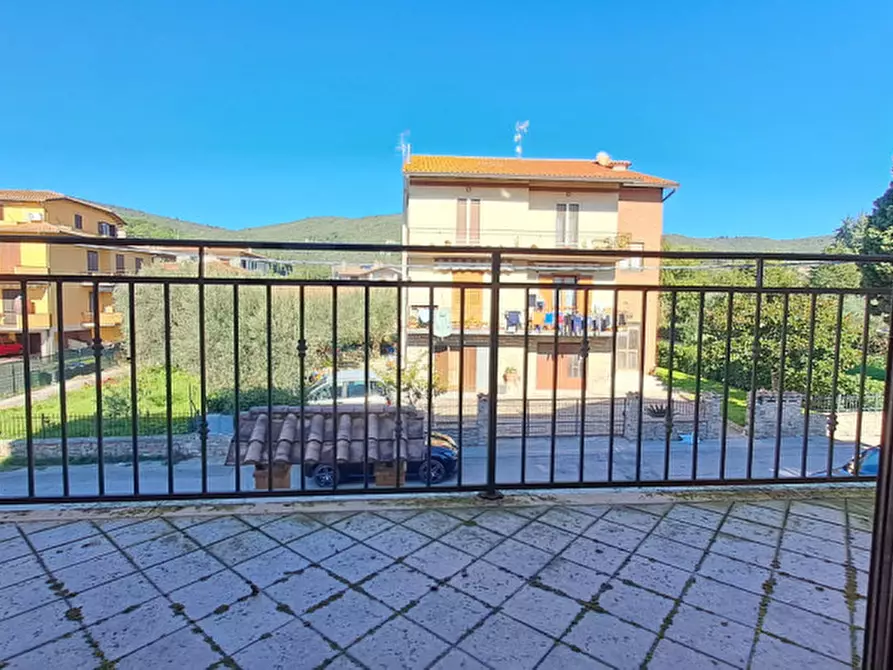 Immagine 3 di Appartamento in vendita  a Passignano Sul Trasimeno