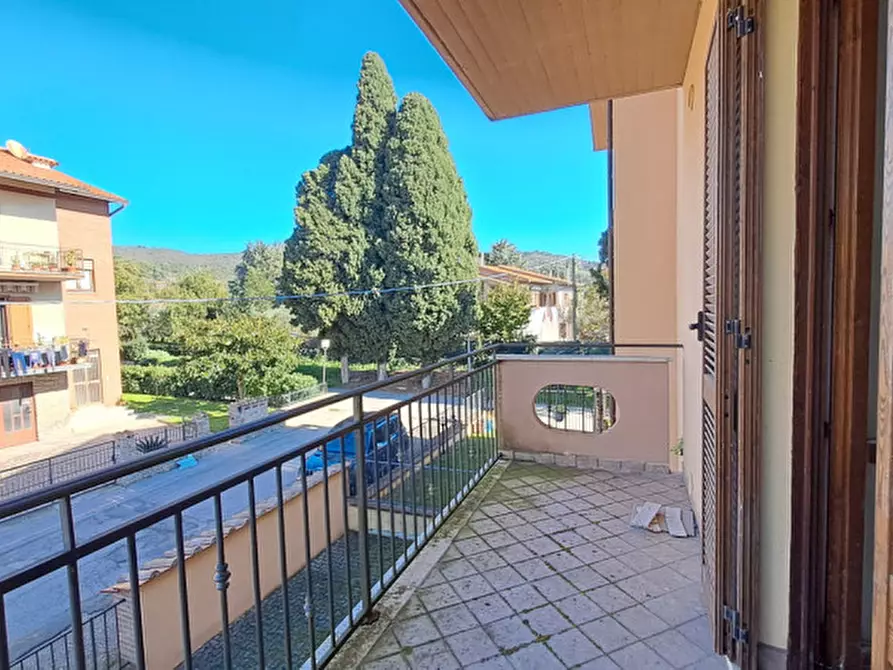 Immagine 4 di Appartamento in vendita  a Passignano Sul Trasimeno