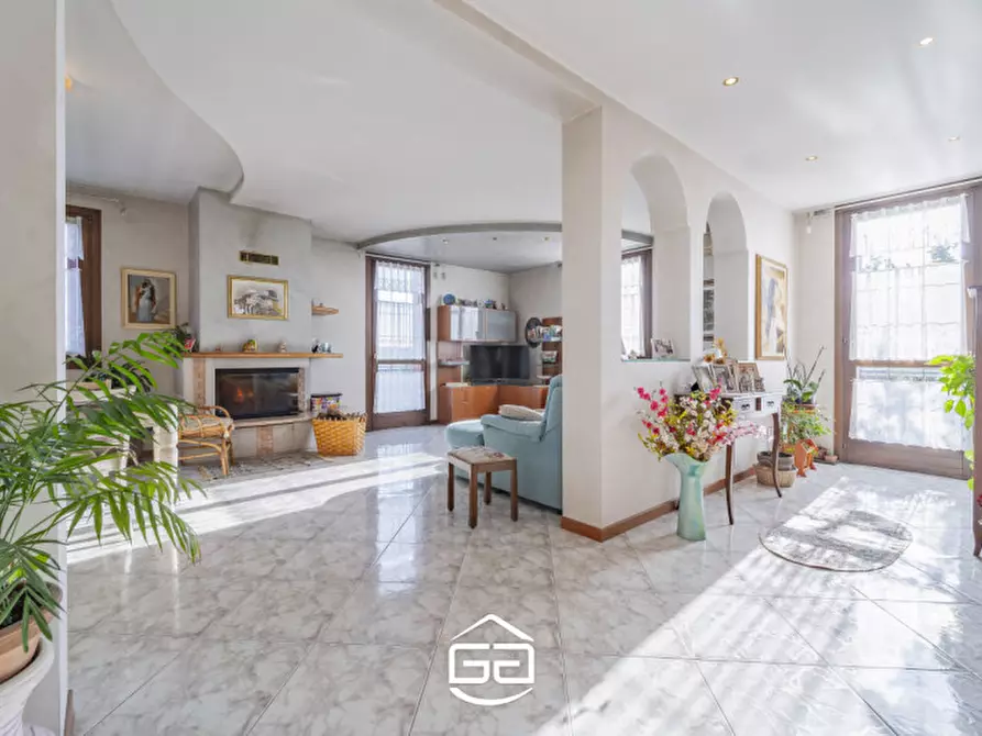 Immagine 1 di Villa in vendita  in Via Roare, 46 a Villaverla