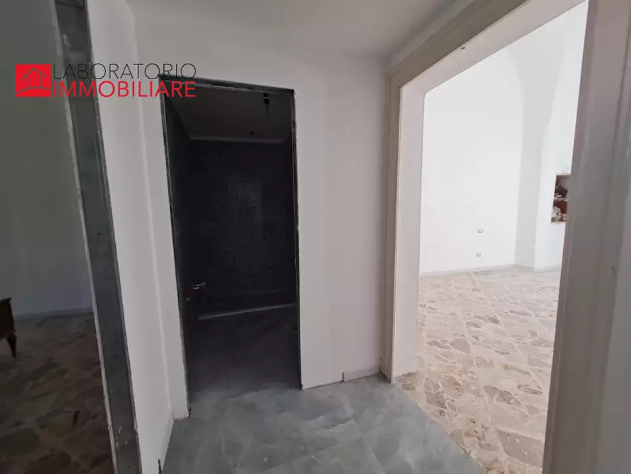 Immagine 12 di Palazzo in vendita  in Piazza Fontana a Leverano