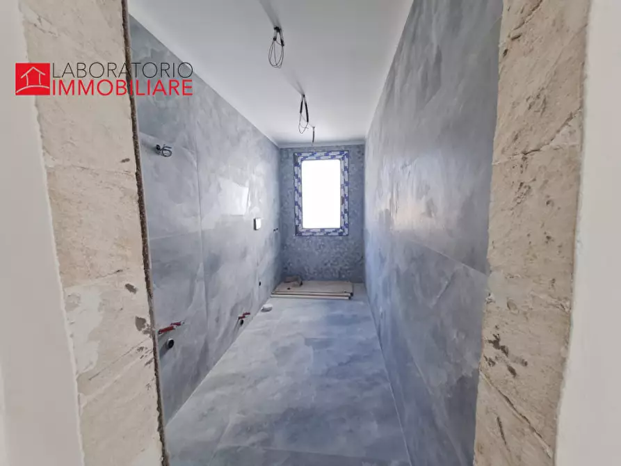 Immagine 14 di Palazzo in vendita  in Piazza Fontana a Leverano