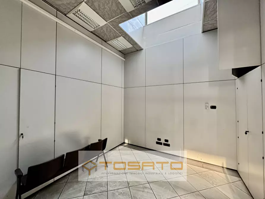 Immagine 6 di Capannone industriale in affitto  a San Giovanni Lupatoto