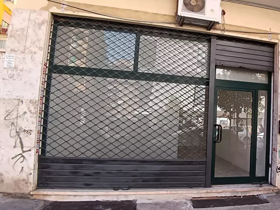 Immagine 3 di Negozio in affitto  in Via Val Sillaro,40 a Roma