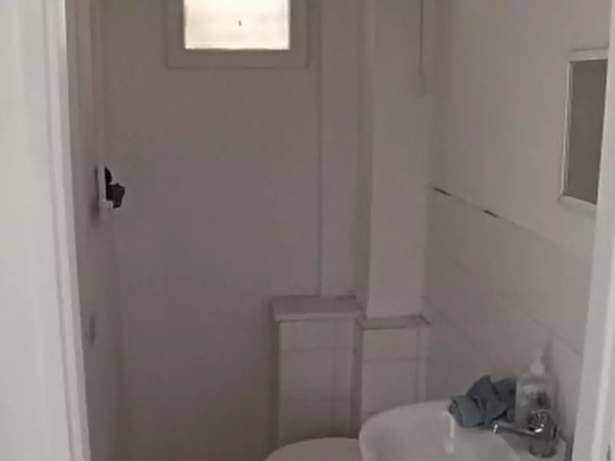 Immagine 10 di Negozio in affitto  in Via Val Sillaro,40 a Roma