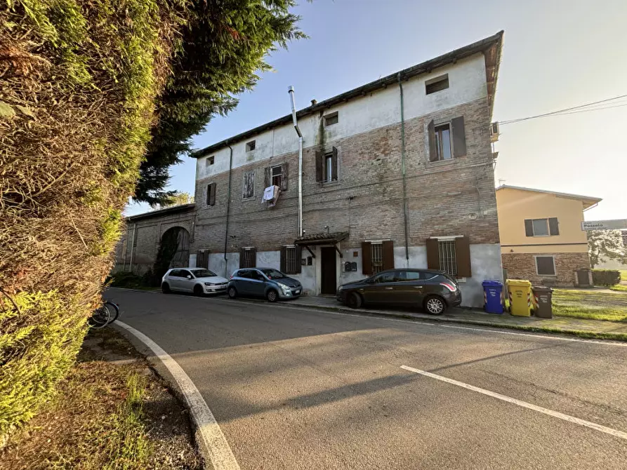 Immagine 21 di Appartamento in vendita  in Strada Pozzolo,1 a Parma