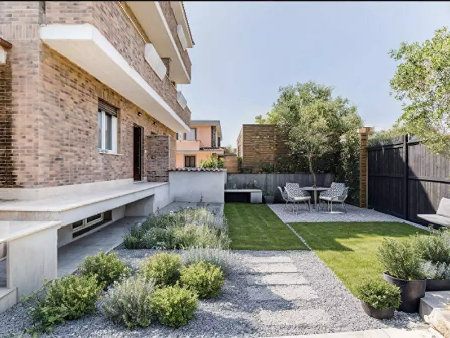 Immagine 2 di Villa in vendita  in Via Bartolomeo Chesi a Roma