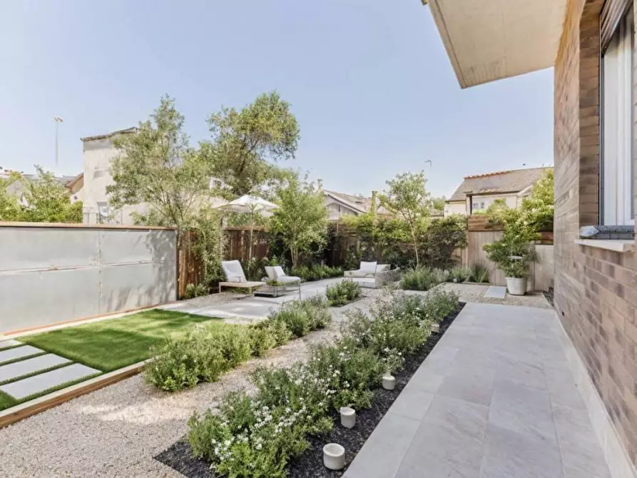 Immagine 3 di Villa in vendita  in Via Bartolomeo Chesi a Roma