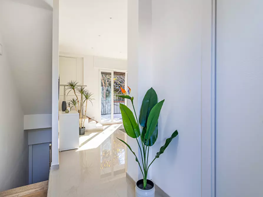 Immagine 4 di Villa in vendita  in Via Bartolomeo Chesi a Roma