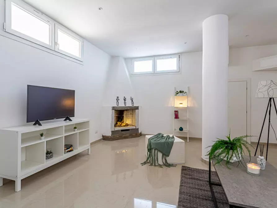 Immagine 25 di Villa in vendita  in Via Bartolomeo Chesi a Roma