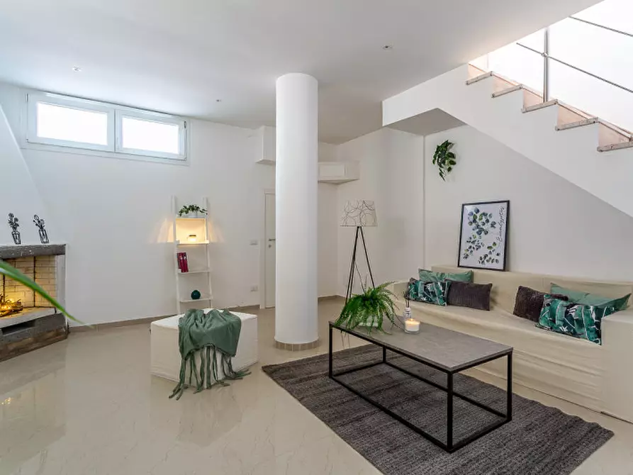 Immagine 27 di Villa in vendita  in Via Bartolomeo Chesi a Roma