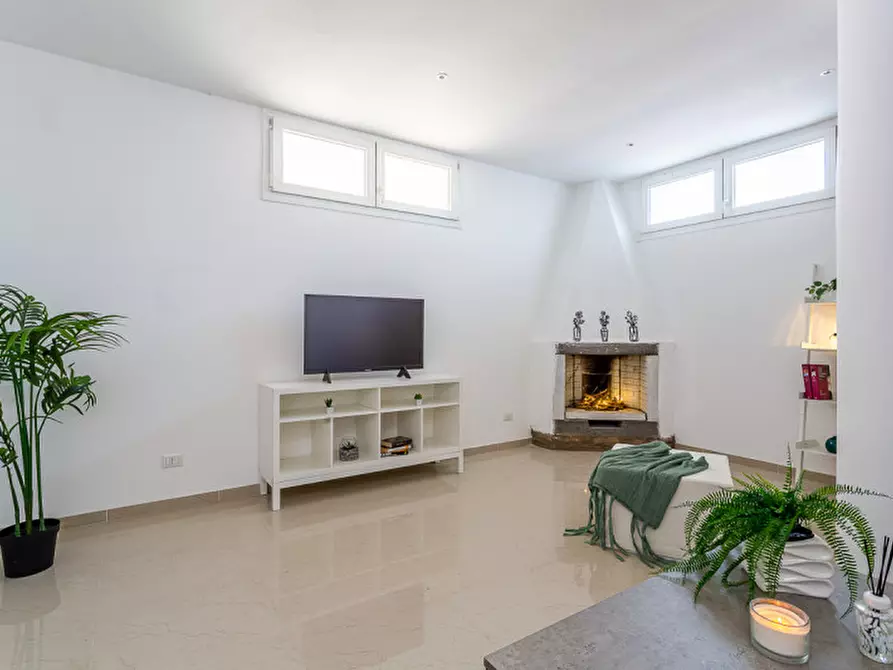 Immagine 28 di Villa in vendita  in Via Bartolomeo Chesi a Roma