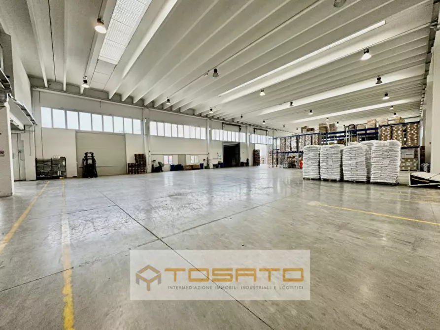 Immagine 1 di Capannone industriale in affitto  a Verona
