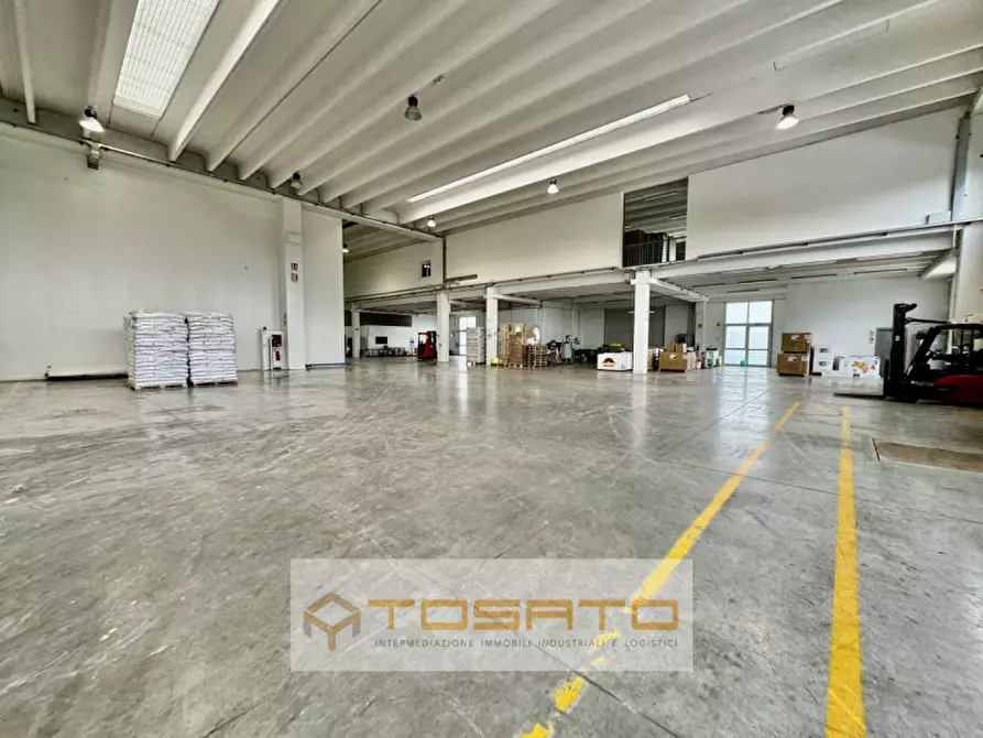 Immagine 2 di Capannone industriale in affitto  a Verona