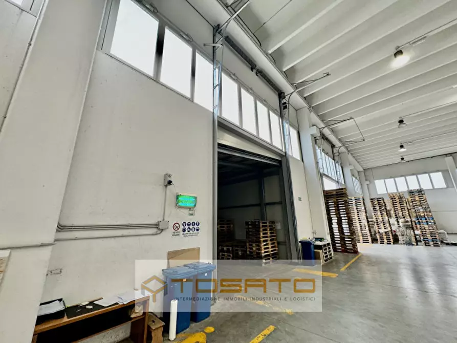 Immagine 5 di Capannone industriale in affitto  a Verona