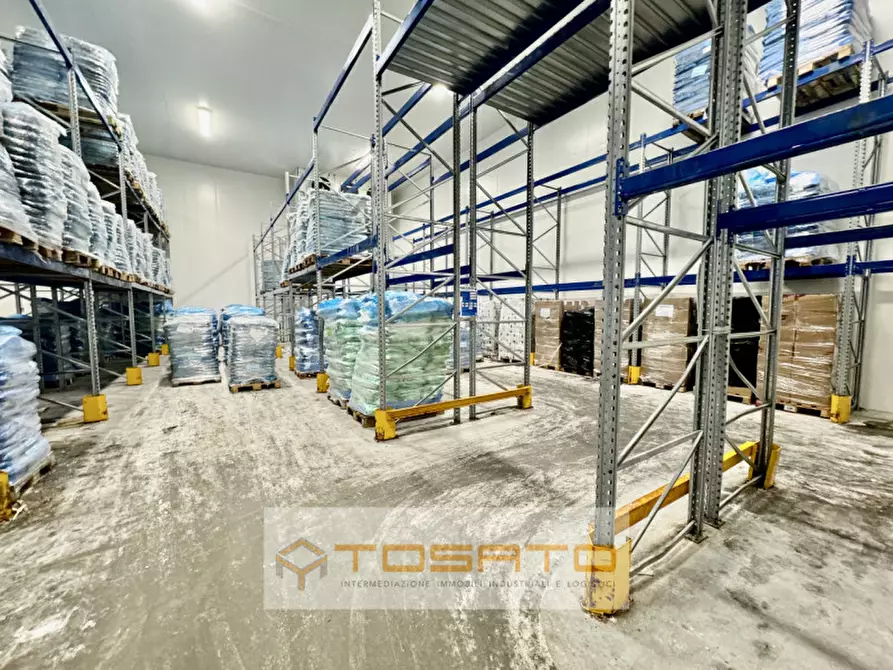 Immagine 6 di Capannone industriale in affitto  a Verona