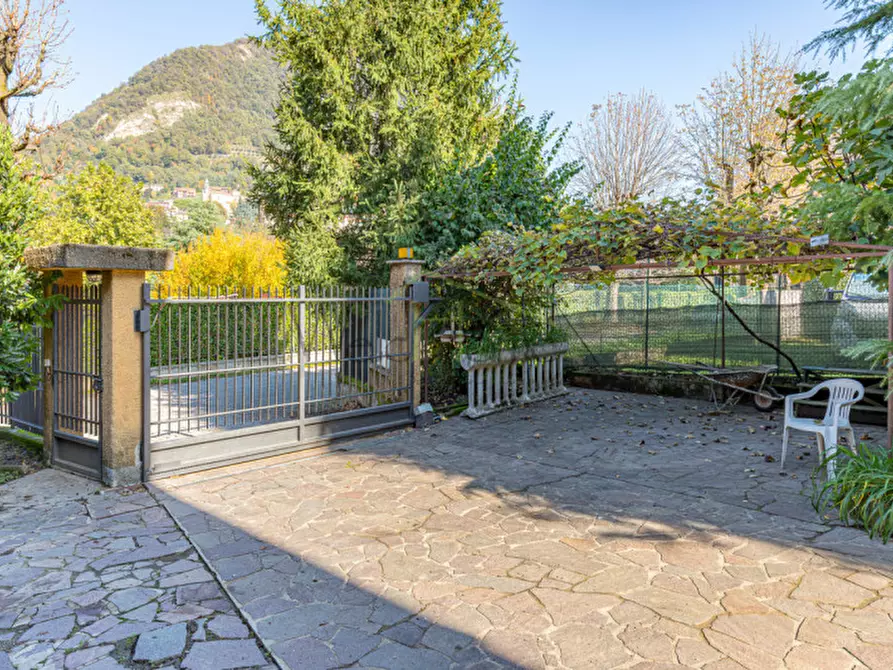 Immagine 19 di Appartamento in vendita  in Via Matteotti a Ponte Lambro