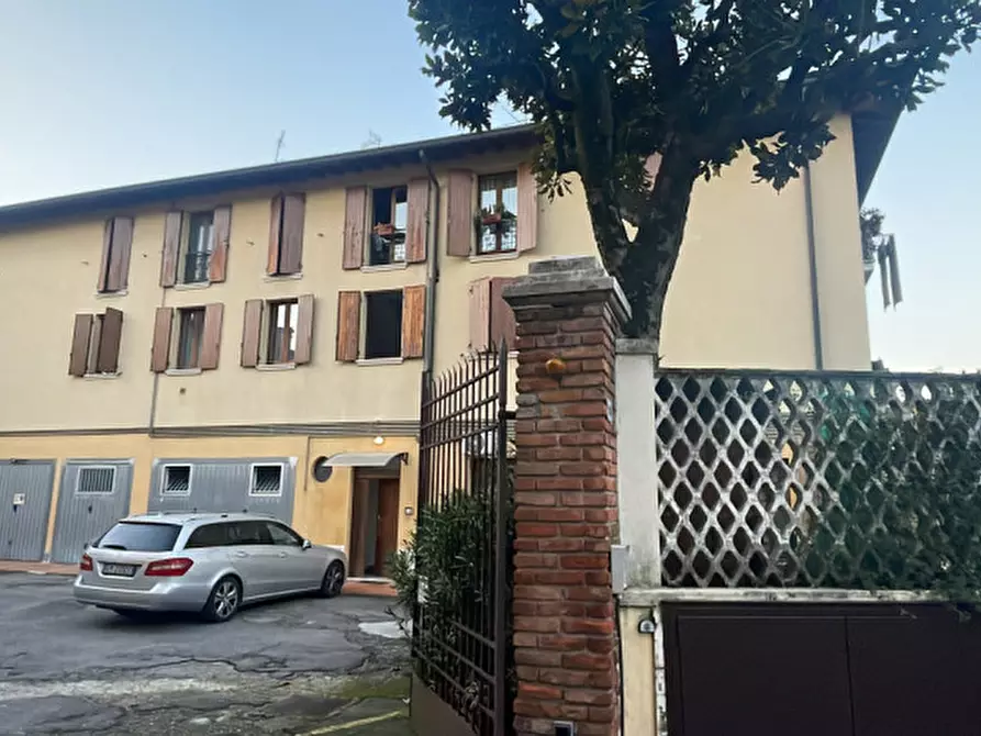 Immagine 1 di Appartamento in vendita  in via schiannini a Calcinato