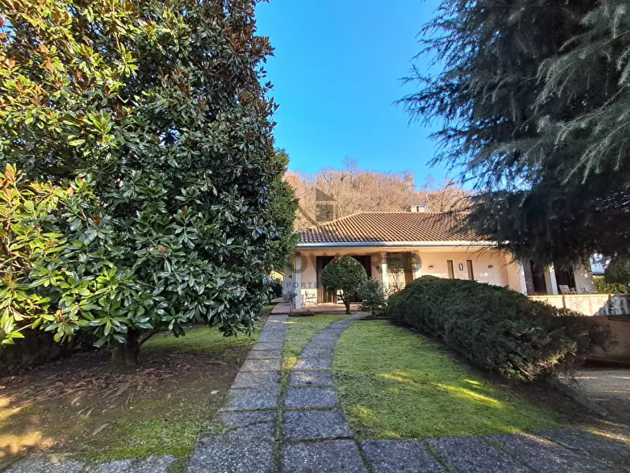 Immagine 2 di Casa bifamiliare in vendita  in via ugo foscolo a Malo