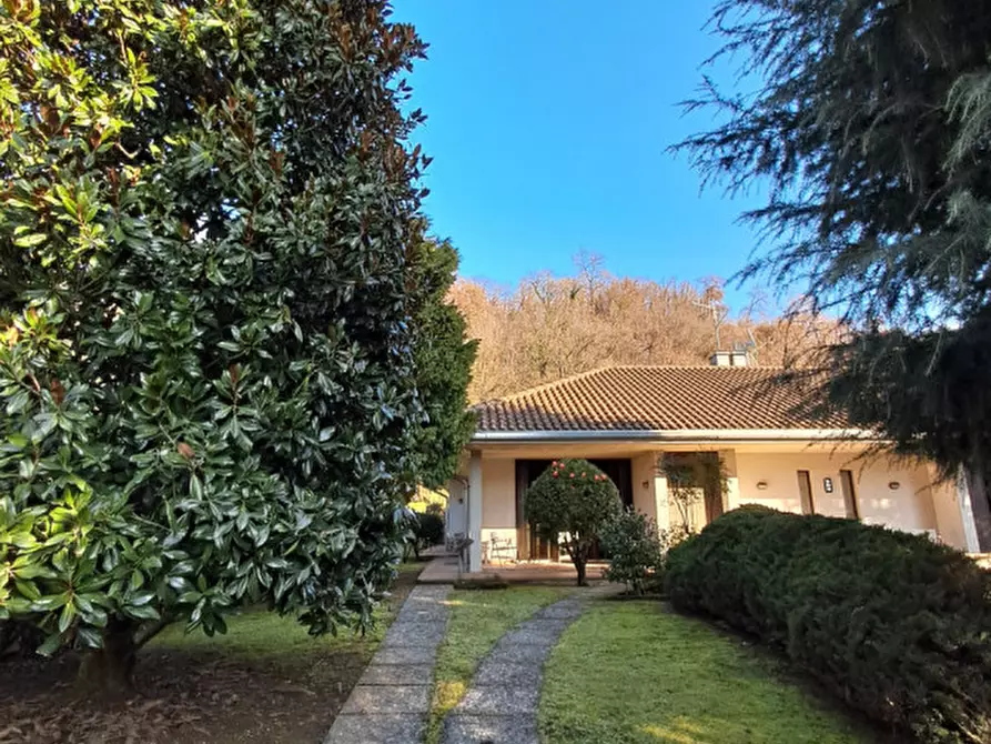 Immagine 1 di Casa bifamiliare in vendita  in via ugo foscolo a Malo