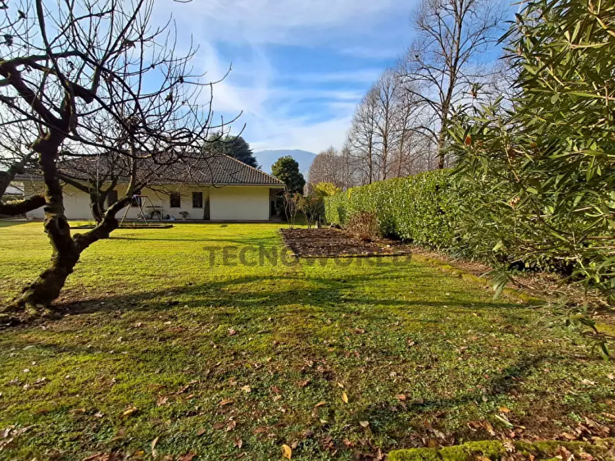 Immagine 8 di Casa bifamiliare in vendita  in via ugo foscolo a Malo