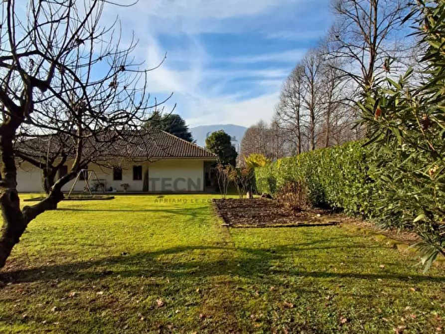 Immagine 9 di Casa bifamiliare in vendita  in via ugo foscolo a Malo