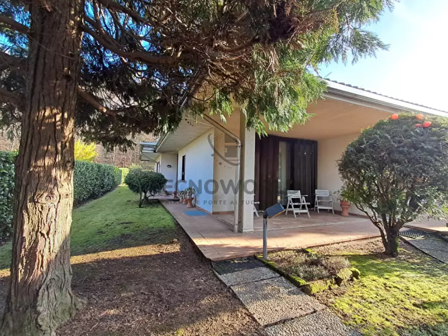 Immagine 10 di Casa bifamiliare in vendita  in via ugo foscolo a Malo