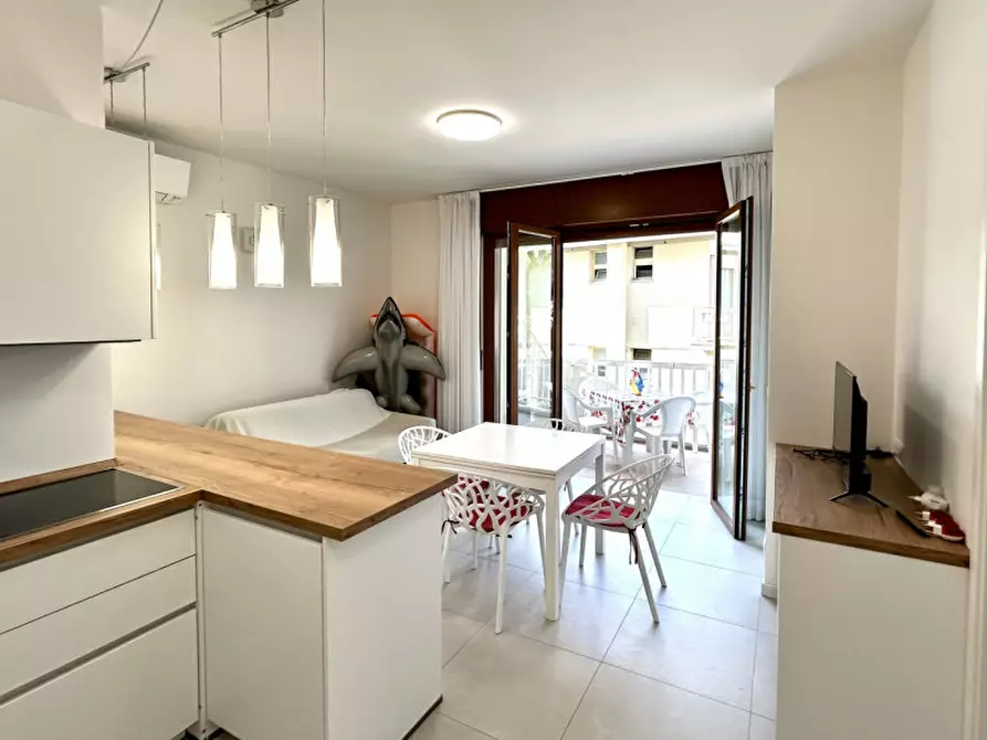Immagine 2 di Appartamento in vendita  in Via Altinate 7° accesso al mare n.2 a Jesolo